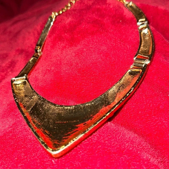 BCBG MaxAzria Vintage Glam Retro Curved Enamel Black  Gold Statement Necklace - Picture 6 of 14
